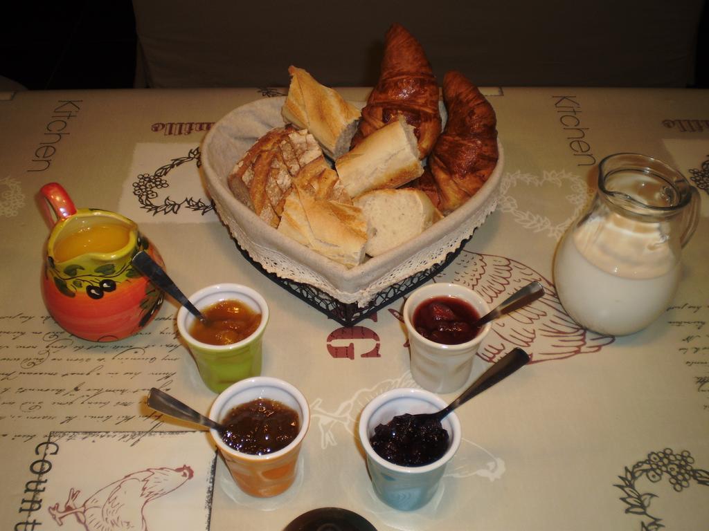 Bed and Breakfast Les Roziers - Roulotte Bagnac Exterior foto